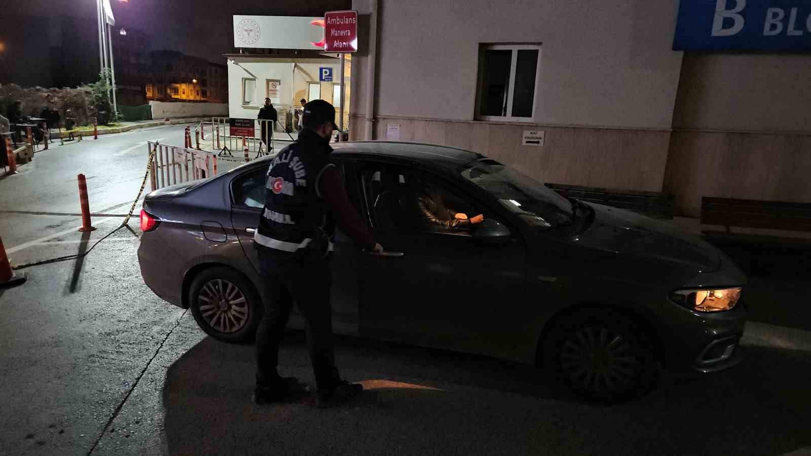 Ataşehir Belediyesi’ne yapılan yolsuzluk operasyonunda gözaltına alınan 5 kişi sağlık kontrolünden geçirildi 7 atasehir belediyesine yapilan yolsuzluk operasyonunda gozaltina alinan 5 kisi saglik kontrolunden gecirildi 3 HXkst7Uj