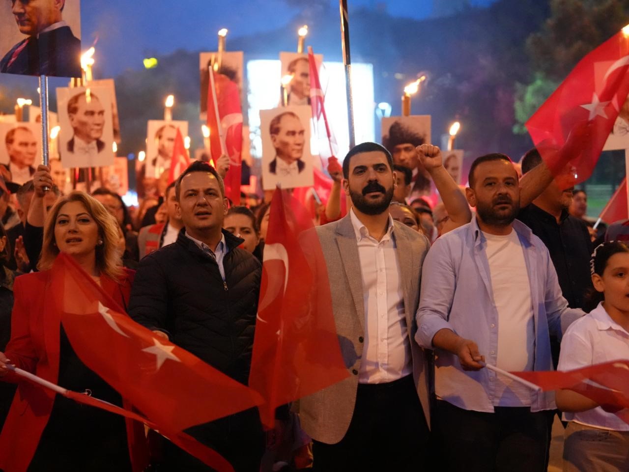 atasehirde 19 mayis coskusu meydanlara tasti 0 OLEPUEnW