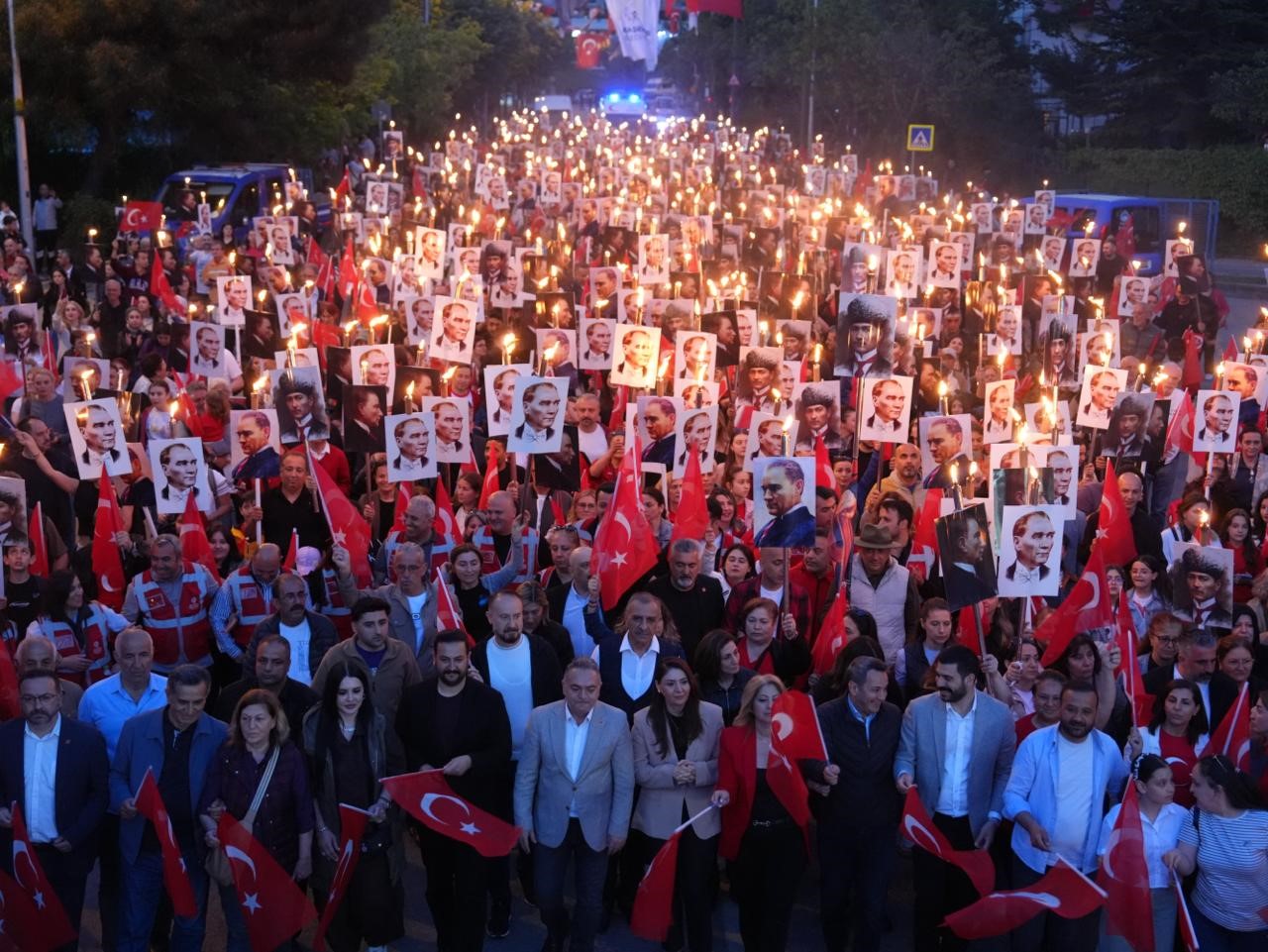 atasehirde 19 mayis coskusu meydanlara tasti 5 XAvkNl2e