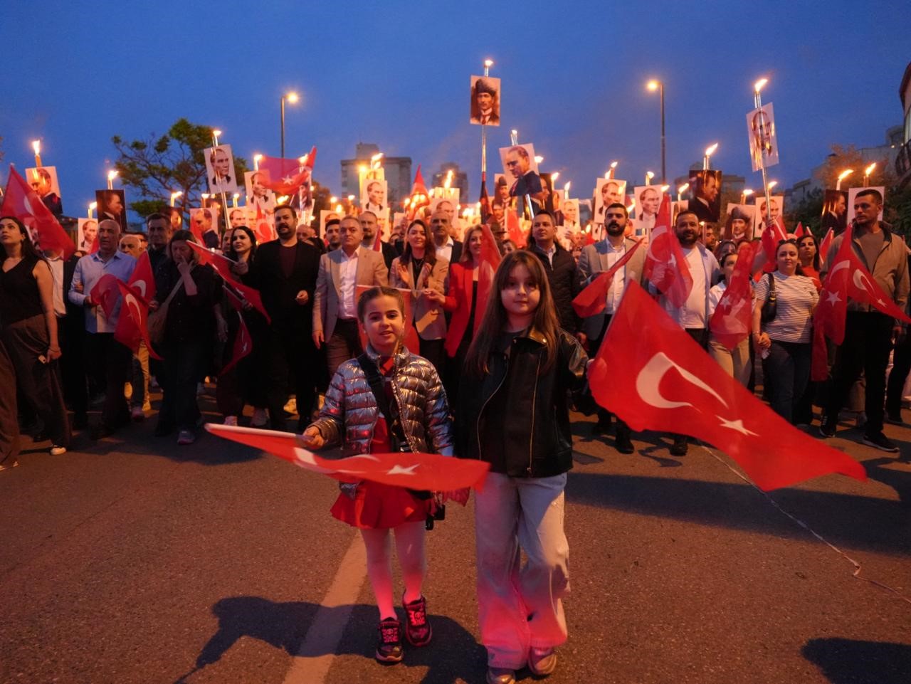 atasehirde 19 mayis coskusu meydanlara tasti 6 UWS7hjZG