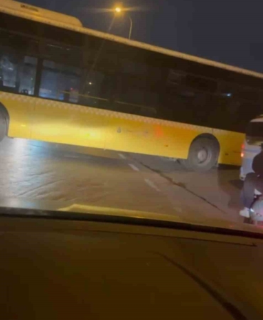 atasehirde-donus-yapmak-isteyen-otobus-yolda-sikisti-kc9TNQff.jpg