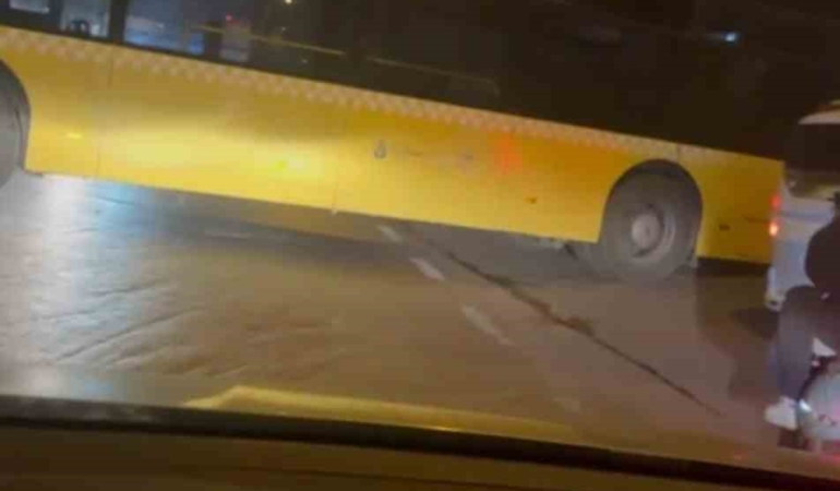 atasehirde-donus-yapmak-isteyen-otobus-yolda-sikisti-kc9TNQff.jpg