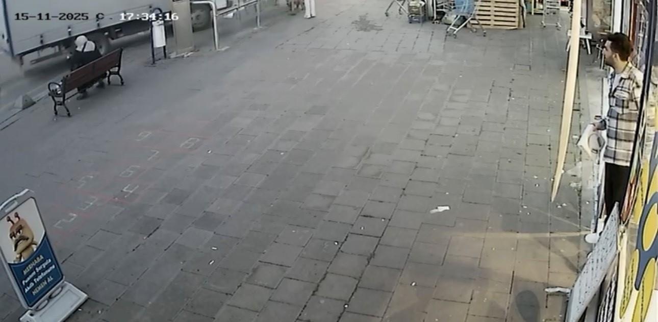atasehirde kamyonet duraga daldi kaza ani kamerada 1 3ac3jvuJ