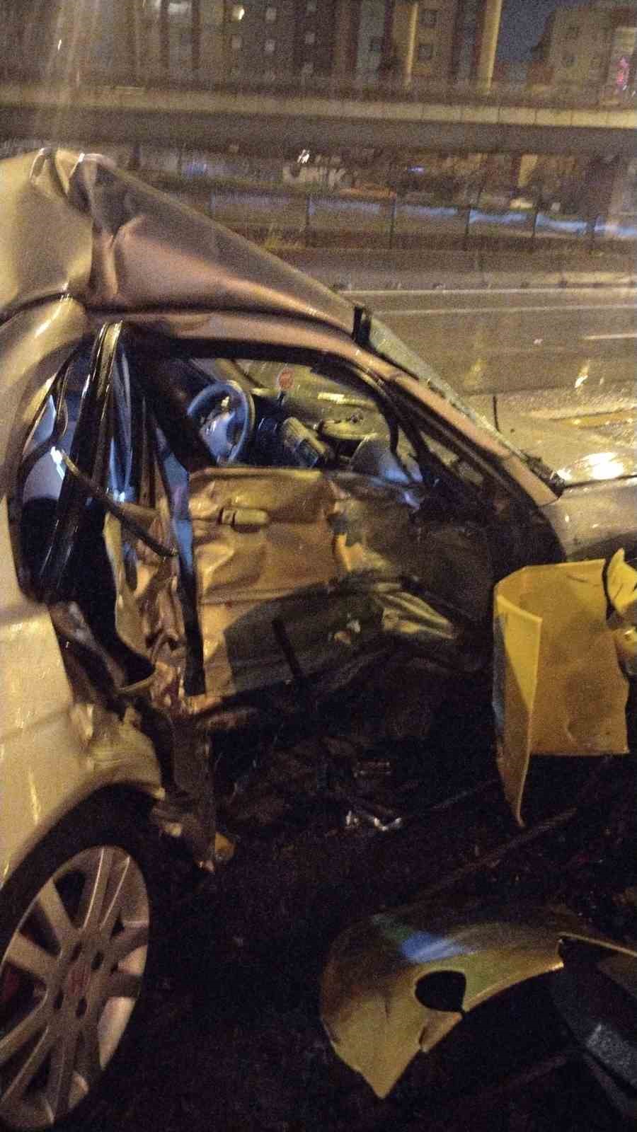 Ataşehir’de kontrolden çıkan otomobil bariyerlere ok gibi saplandı: 1 Ağır yaralı 7 atasehirde kontrolden cikan otomobil bariyerlere ok gibi saplandi 1 agir yarali 3 ACRwiepE