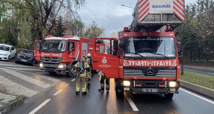 atasehirde otel yangini cati kati alevlere teslim oldu 2