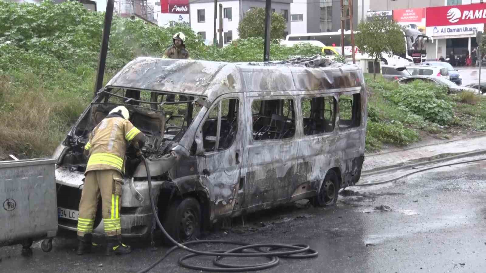 Ataşehir’de servis minibüsü yanarak küle döndü 5 atasehirde servis minibusu yanarak kule dondu 1 v1tRpE9r