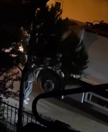 atasehirde-trafikte-cop-kamyonu-soforune-levyeli-saldiri-kamerada-BXrrXIqZ.jpg