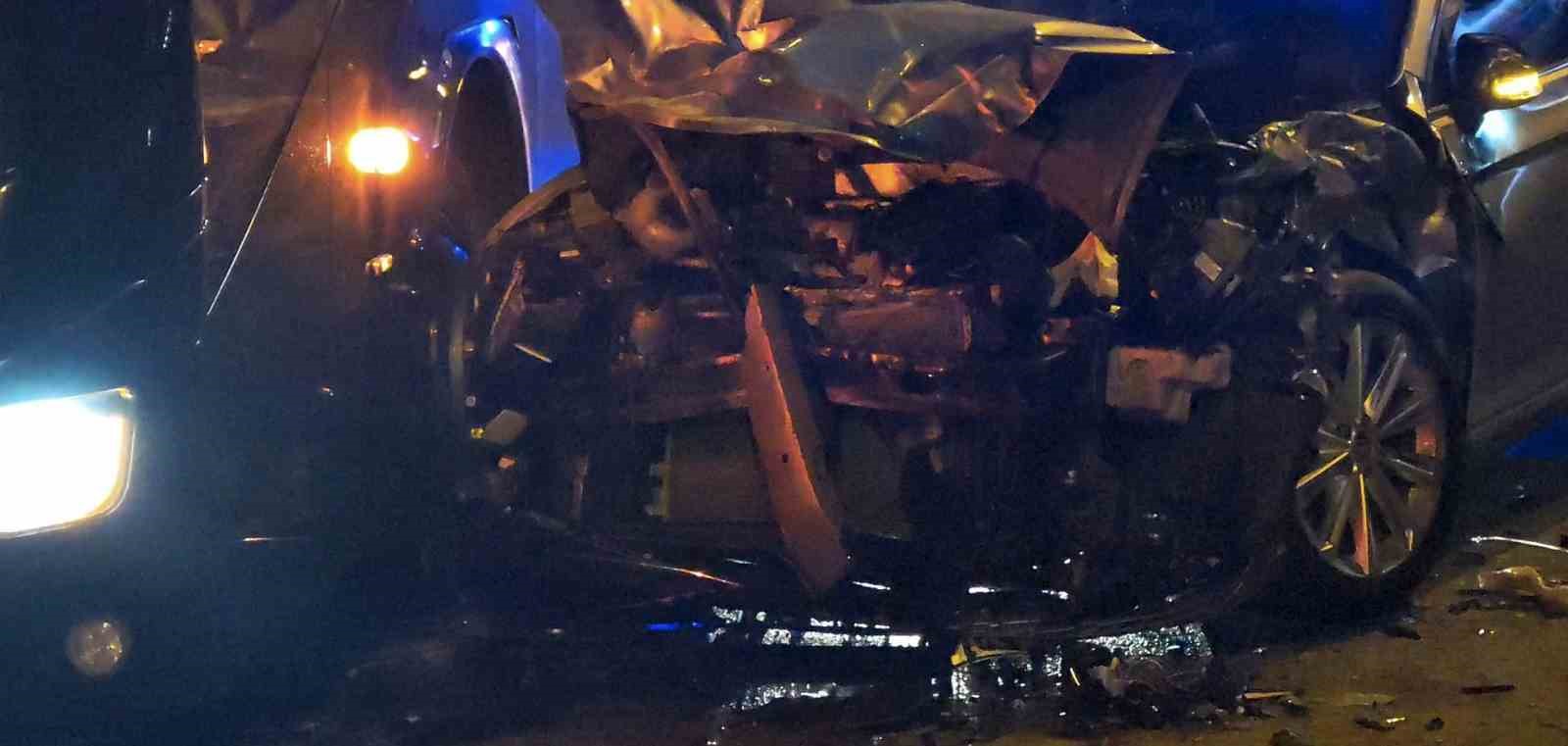 atasehirde zincirleme kaza alkolu surucu otobuse carparak durabildi 1 nAF5QebC