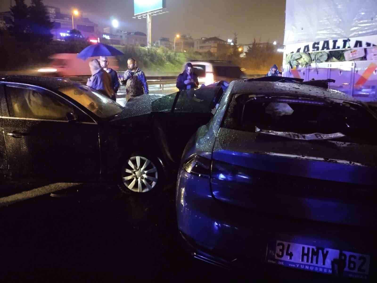 atasehirde zincirleme trafik kazasi 6 yarali 1 WAlKRiXd