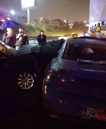 atasehirde-zincirleme-trafik-kazasi-6-yarali-yE2smaax.jpg