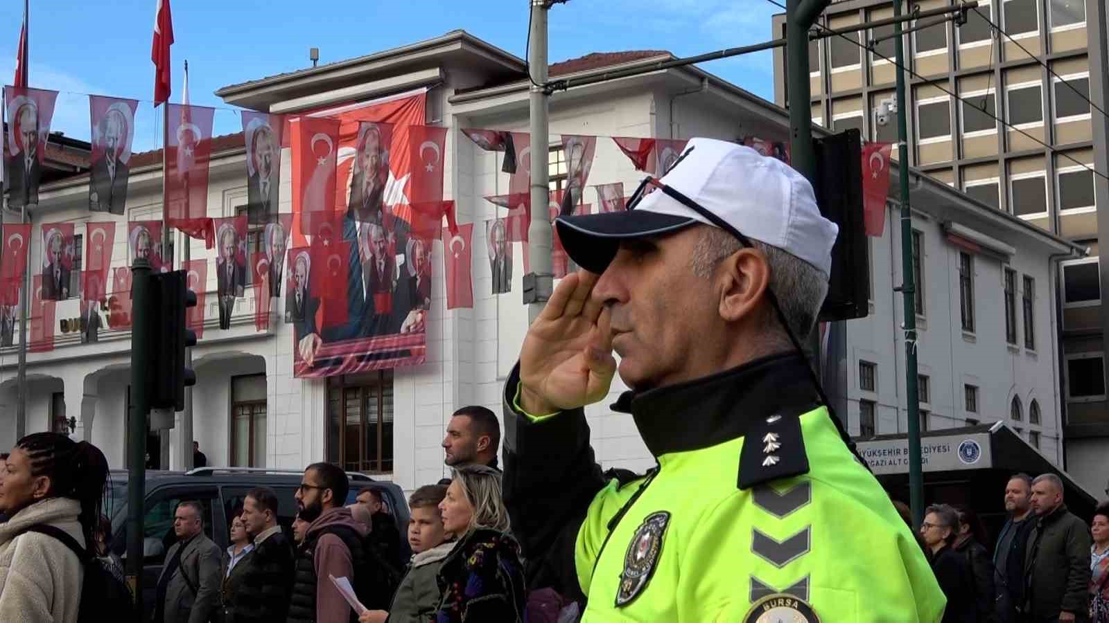 Atatürk, ebediyete intikalinin 87. yılında Bursa’da törenlerle ve duygusal anlarla anıldı 5 ataturk ebediyete intikalinin 87 yilinda bursada torenlerle ve duygusal anlarla anildi 1 F3T3UfNf