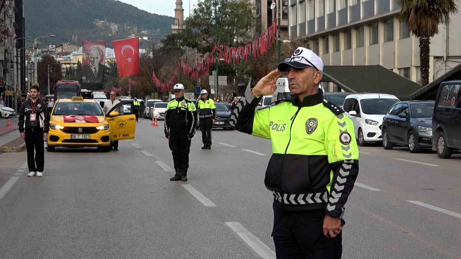 Atatürk, ebediyete intikalinin 87. yılında Bursa’da törenlerle ve duygusal anlarla anıldı 6 ataturk ebediyete intikalinin 87 yilinda bursada torenlerle ve duygusal anlarla anildi 2 qi8rgqjA