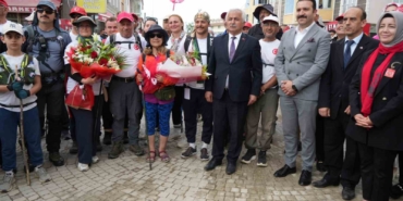 ataturk-ve-istiklal-yolu-yuruyusunde-katilimcilar-seydiler-ilcesine-ulasti-I2j1LV2U.jpg