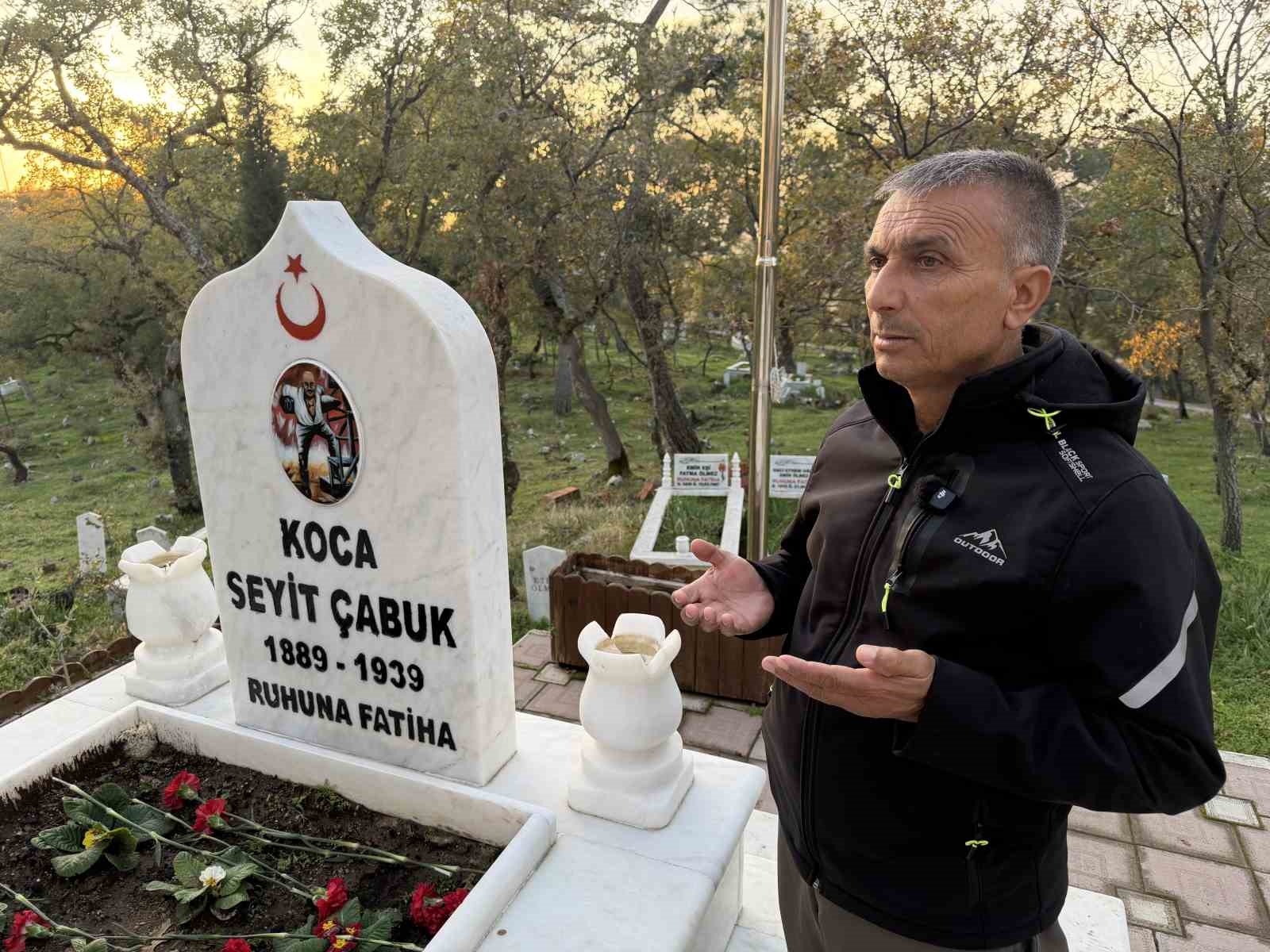 ataturkun karsisina fakirlikten emanet ceket ile cikmis 1 mAQnpM9m