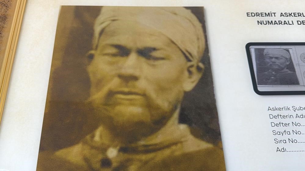 ataturkun karsisina fakirlikten emanet ceket ile cikmis 3