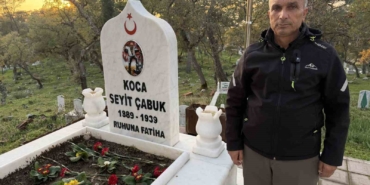 ataturkun-karsisina-fakirlikten-emanet-ceket-ile-cikmis-QvNGNwDw.jpg