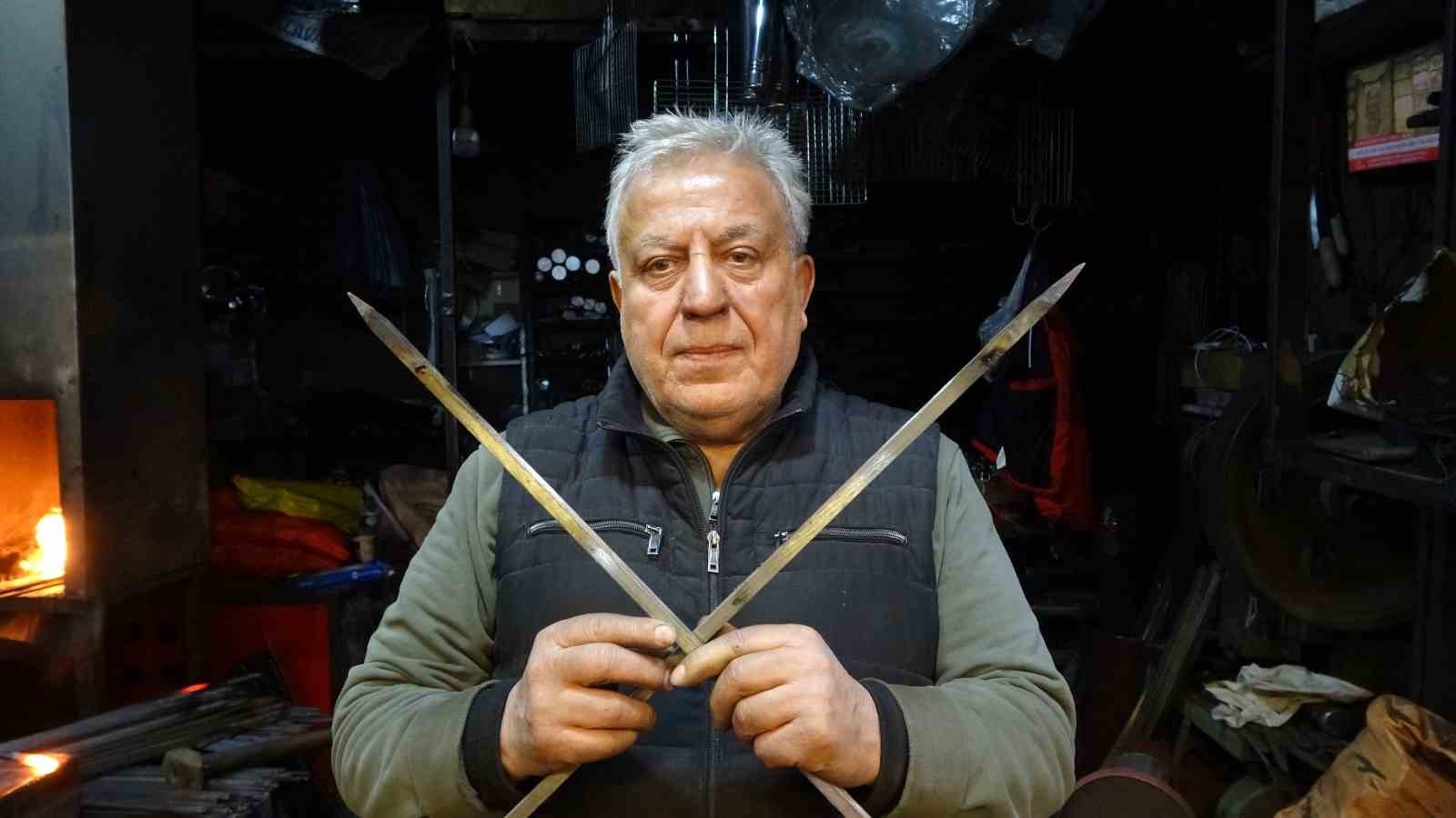 ates basinda 60 yildir demir dovuyor 3 m1rRBXuA