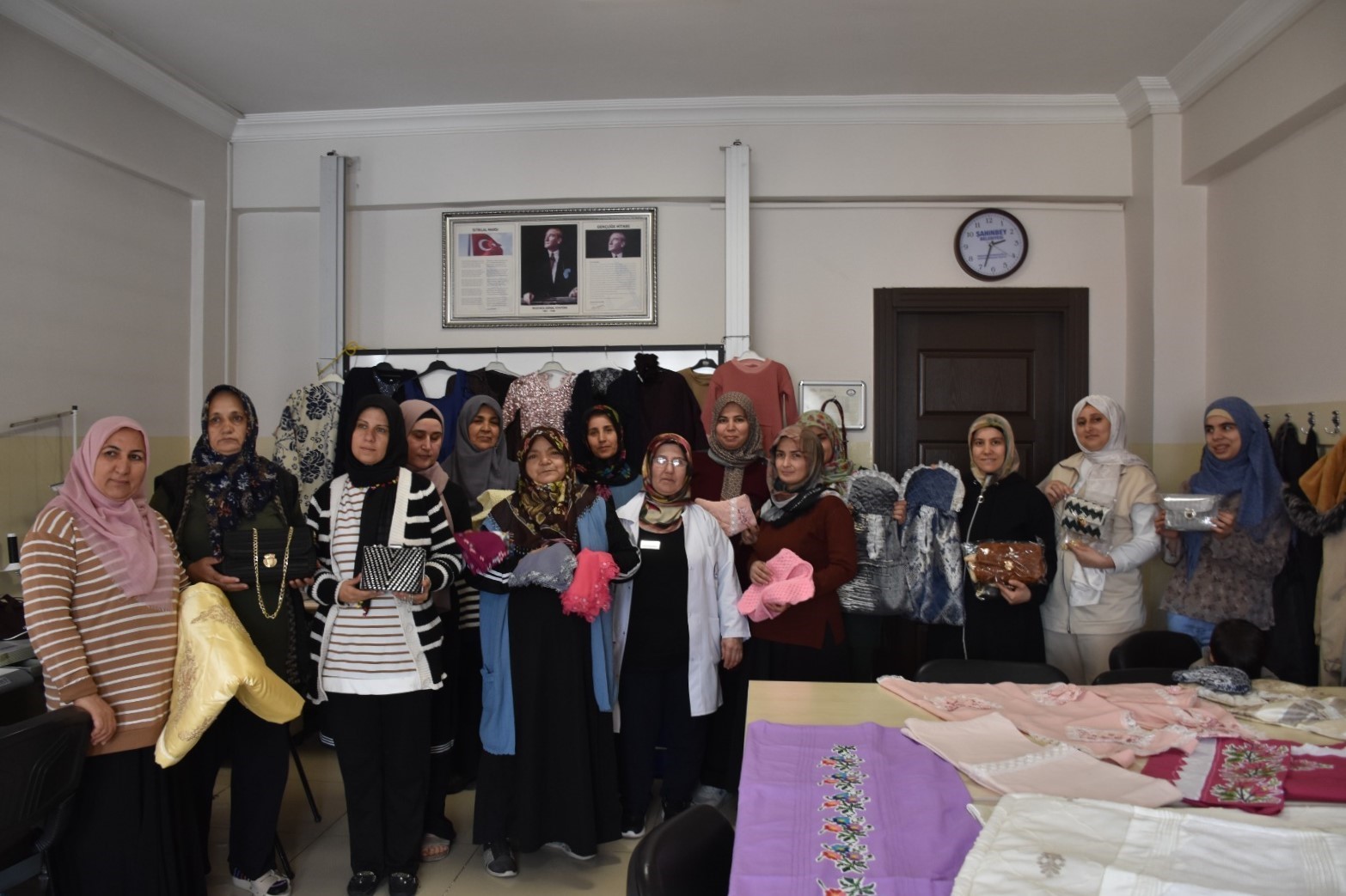 atik kumaslar kadinlarin ellerinde yeniden sekilleniyor 0 EmMHOgT1