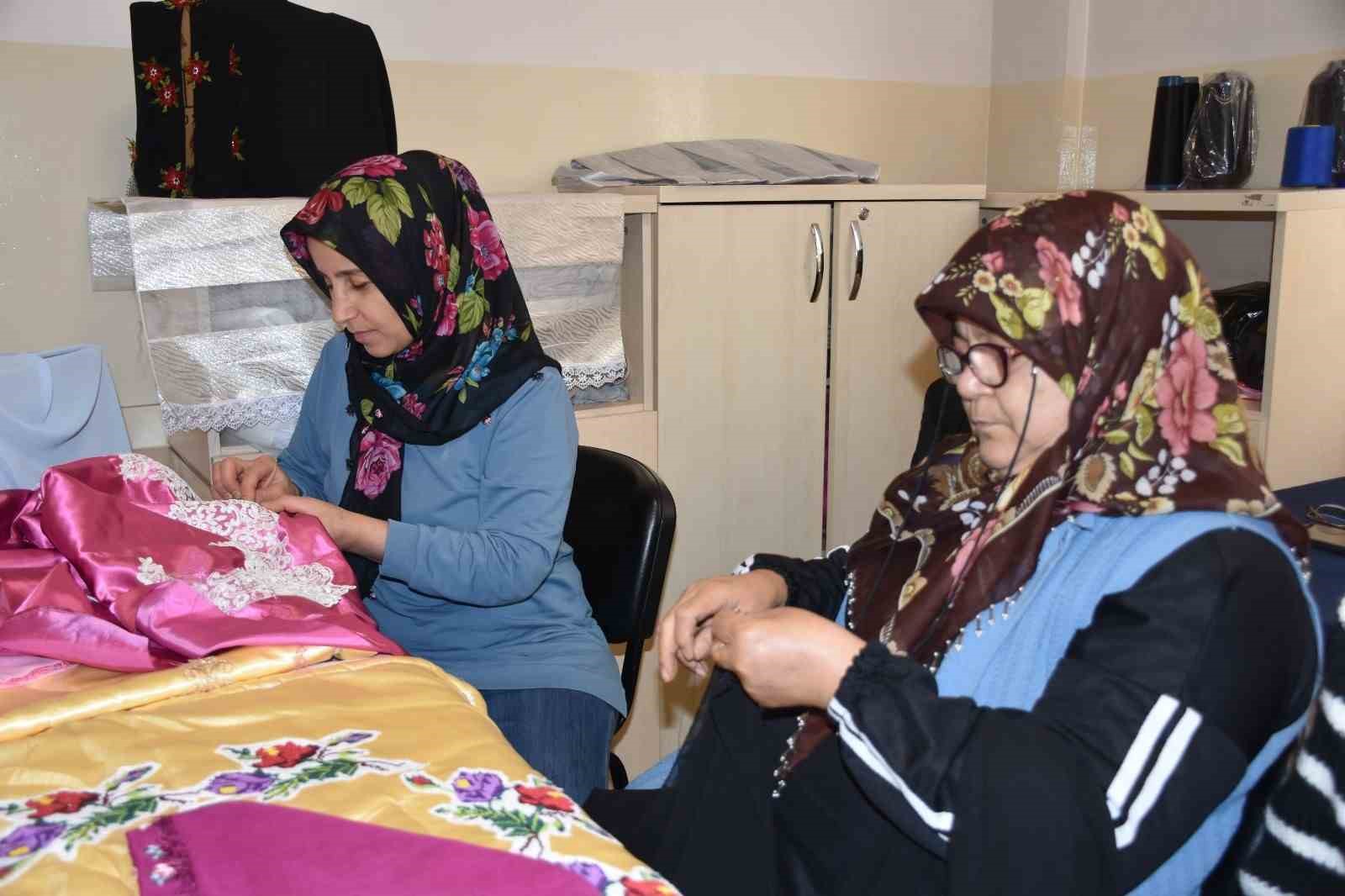 atik kumaslar kadinlarin ellerinde yeniden sekilleniyor 5