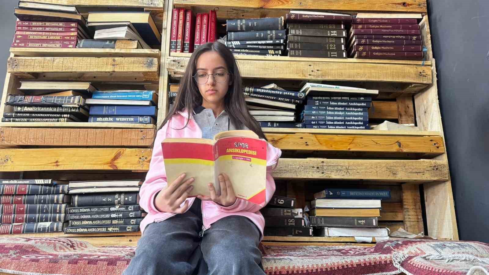 atik malzemelerle kurulan kutuphane ogrencilerin yeni yasam alani oldu 1