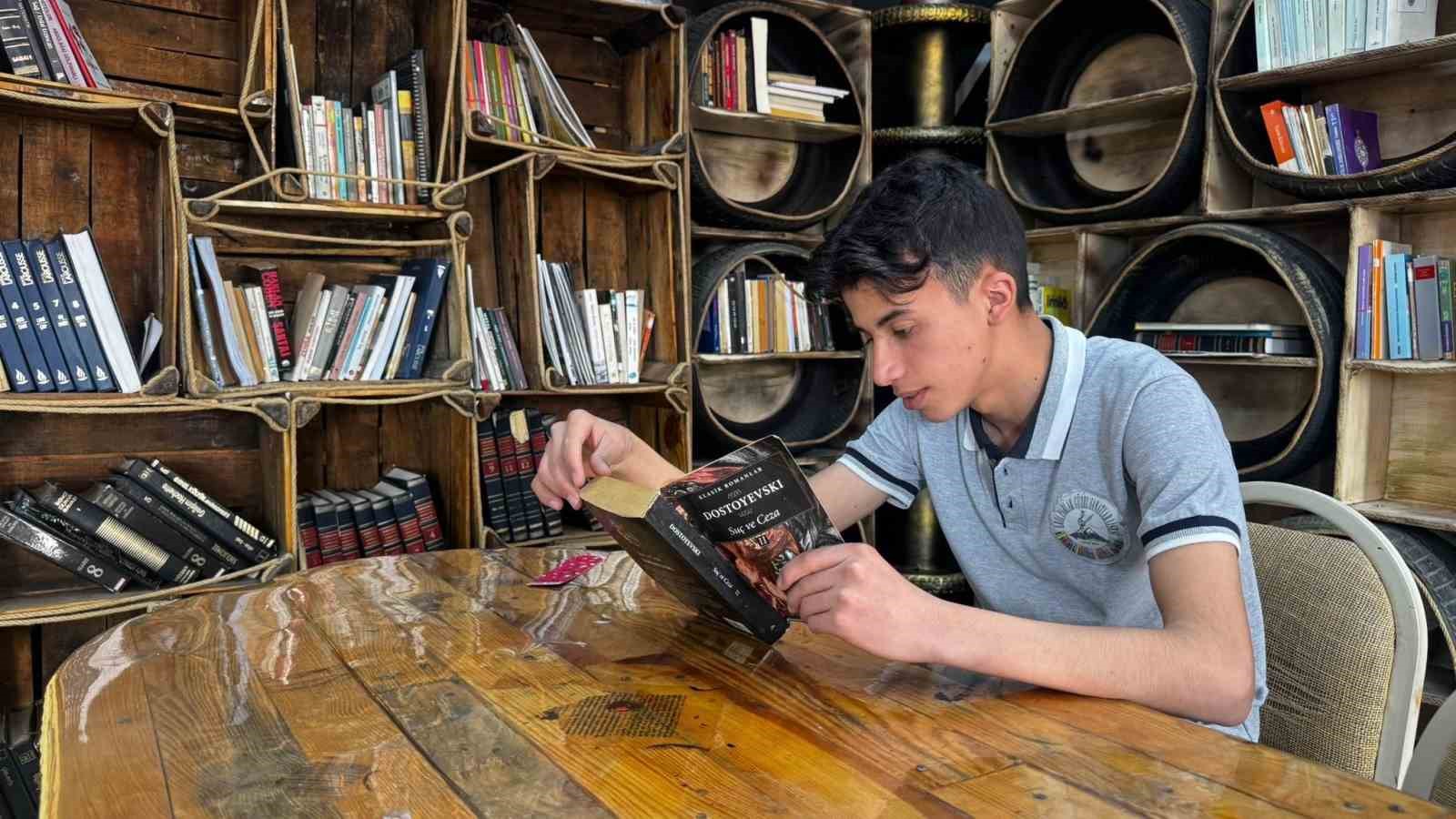 atik malzemelerle kurulan kutuphane ogrencilerin yeni yasam alani oldu 3 iMs6gvLS