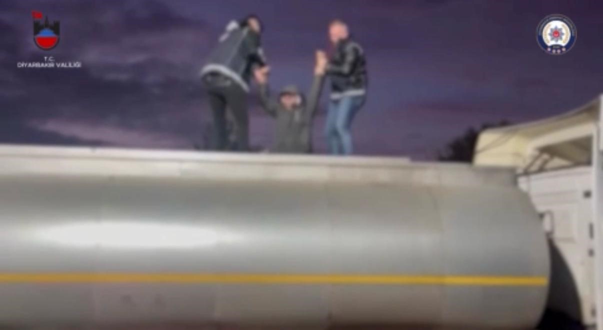 atik tankeri icinde 32 duzensiz gocmen yakalandi 4 organizator tutuklandi 0 z2gULbQc