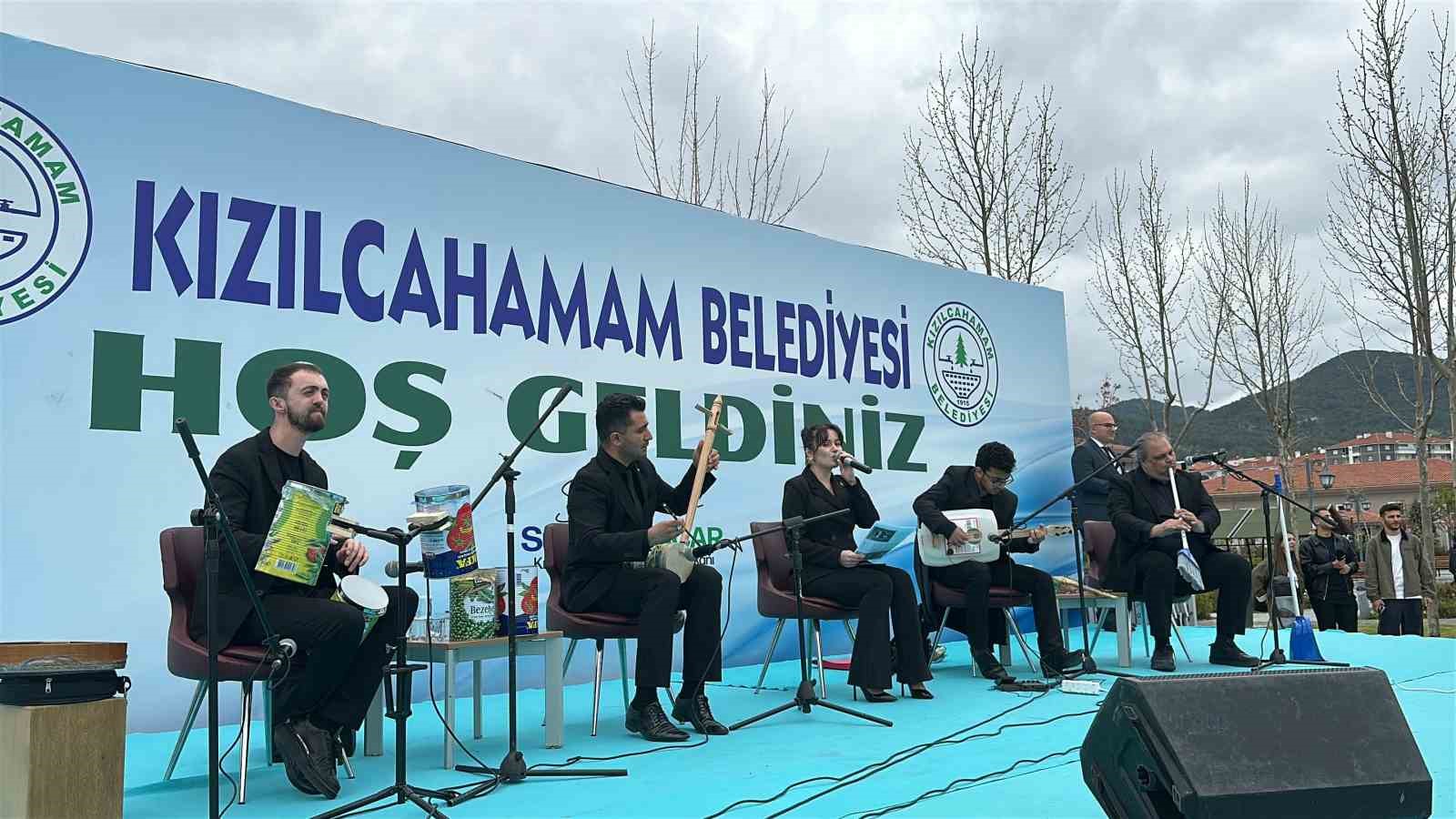 Atıklardan yaptıkları müzik aletleri ile konser verdiler 4 atiklardan yaptiklari muzik aletleri ile konser verdiler 0 5XBODRTM