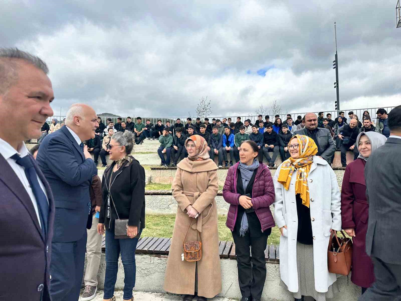 Atıklardan yaptıkları müzik aletleri ile konser verdiler 6 atiklardan yaptiklari muzik aletleri ile konser verdiler 2 MZWJlvvP