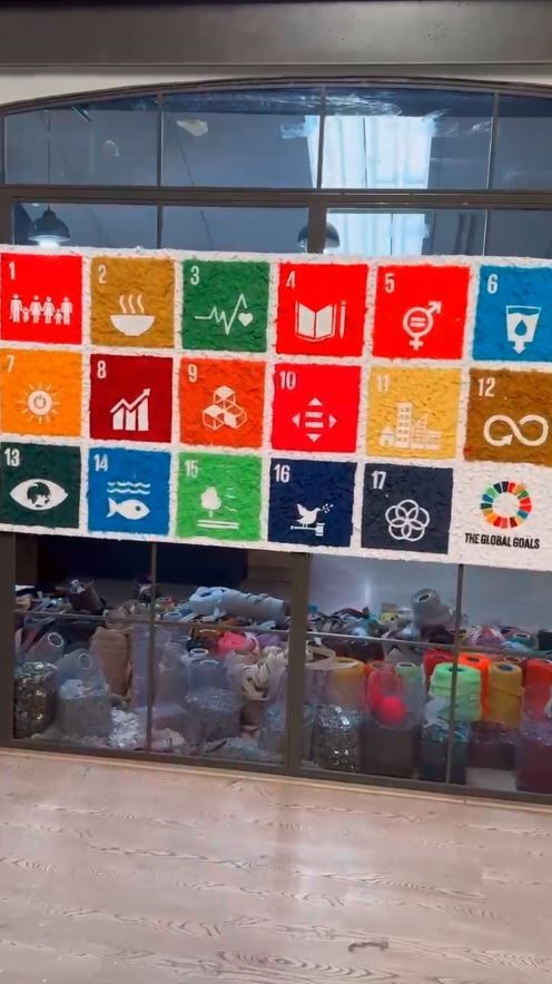 atiklari sanat eserine donusturdu tablolari tum dunyada yer buldu 6 tcnZ5nEw