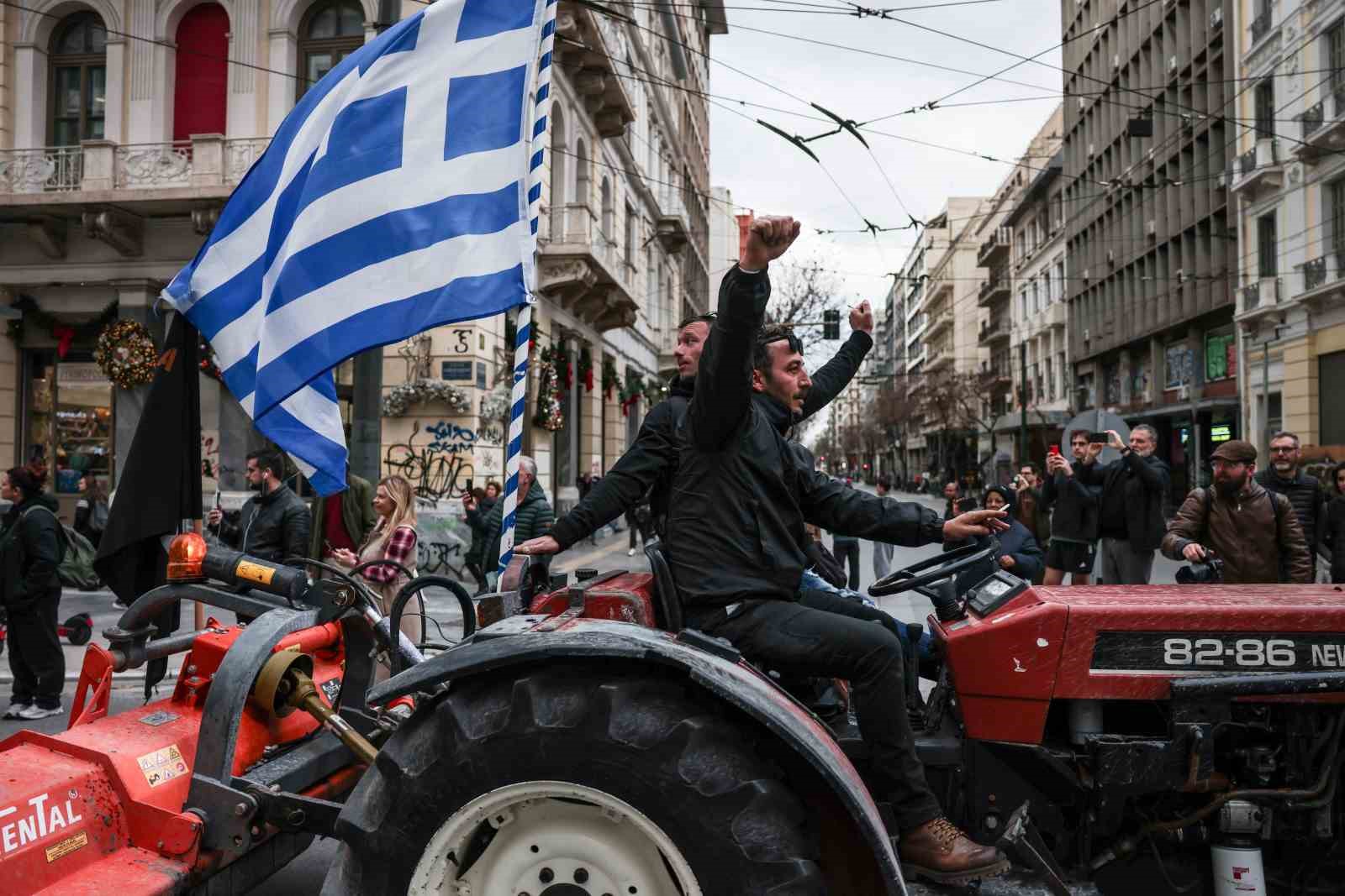 atinada ciftcilerden parlamento binasi onunde traktorlu protesto 1 lGUPFfZB