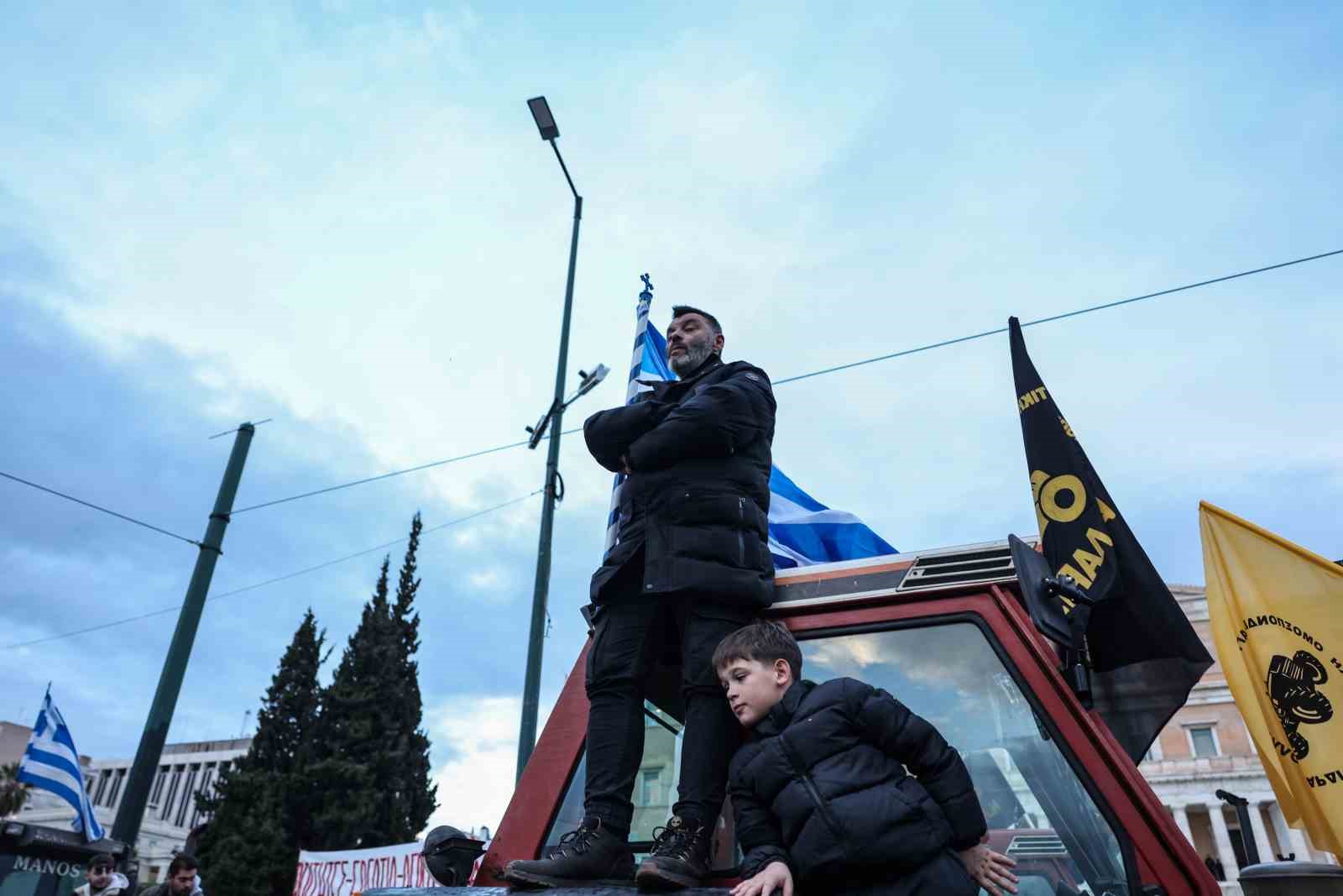 atinada ciftcilerden parlamento binasi onunde traktorlu protesto 10 vp7wkjvE
