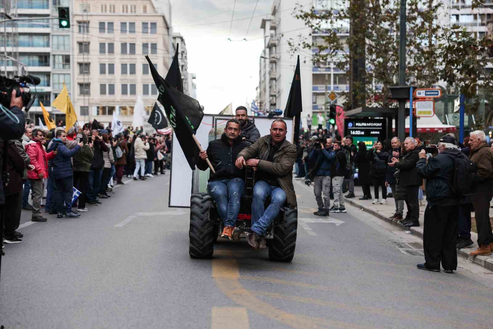 atinada ciftcilerden parlamento binasi onunde traktorlu protesto 2 niUu4R3E