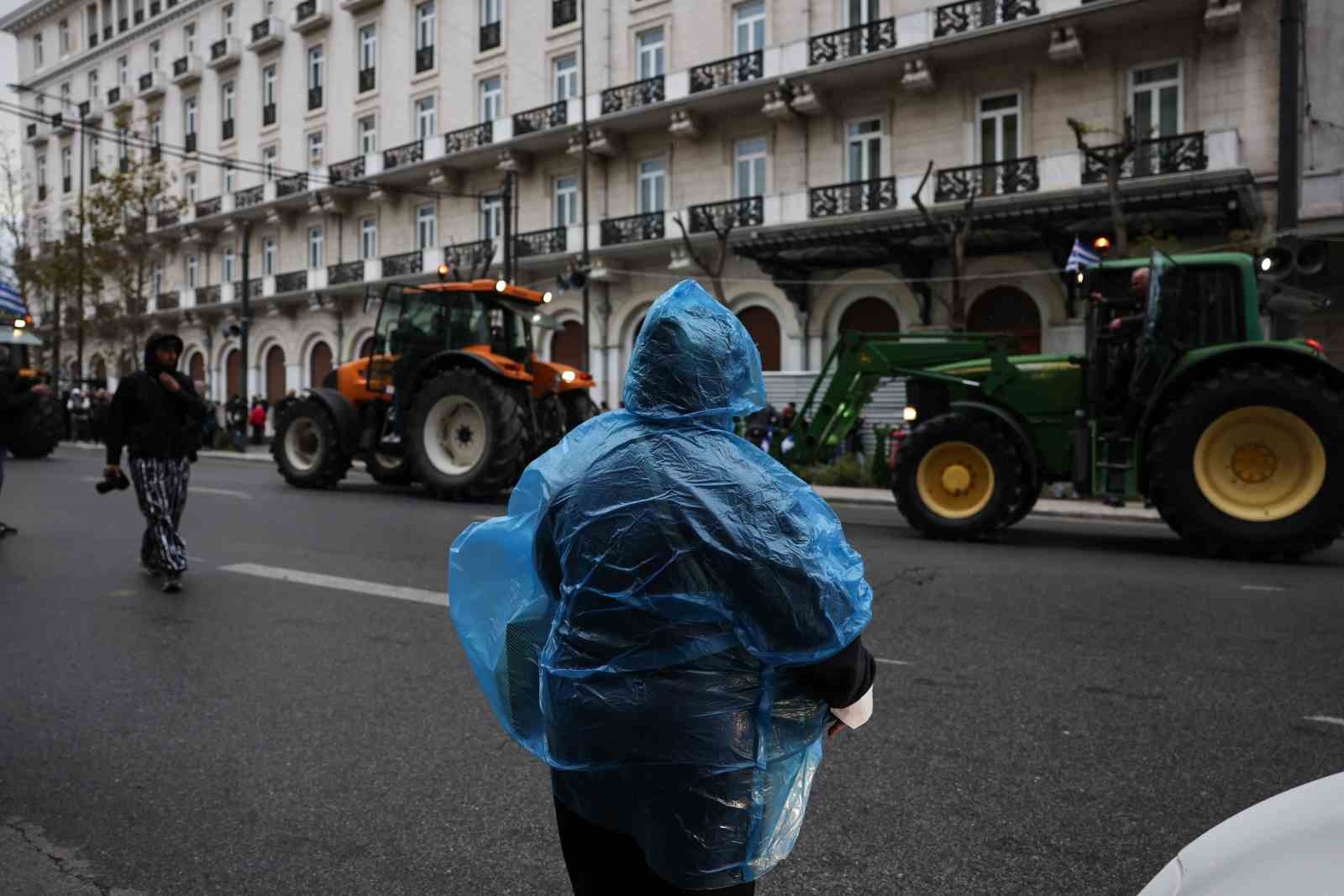 atinada ciftcilerden parlamento binasi onunde traktorlu protesto 3 nQezhs5S