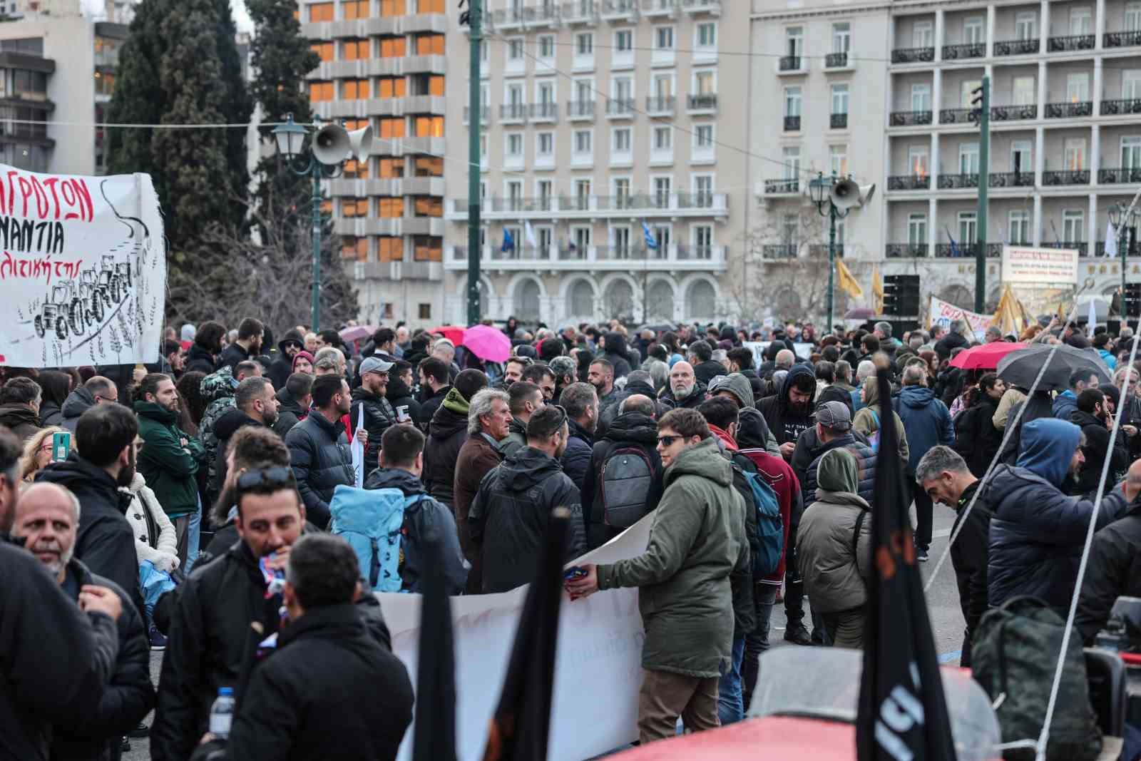 atinada ciftcilerden parlamento binasi onunde traktorlu protesto 6 U2eLj2WM