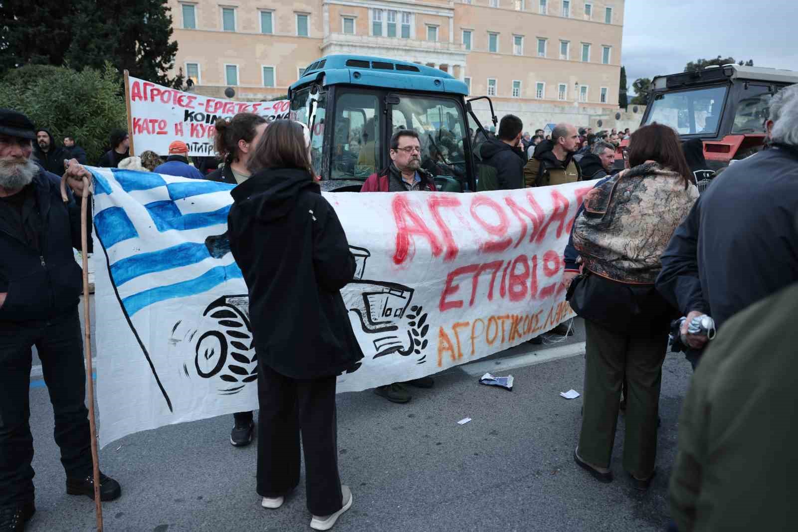 atinada ciftcilerden parlamento binasi onunde traktorlu protesto 7 UYNMuqWt