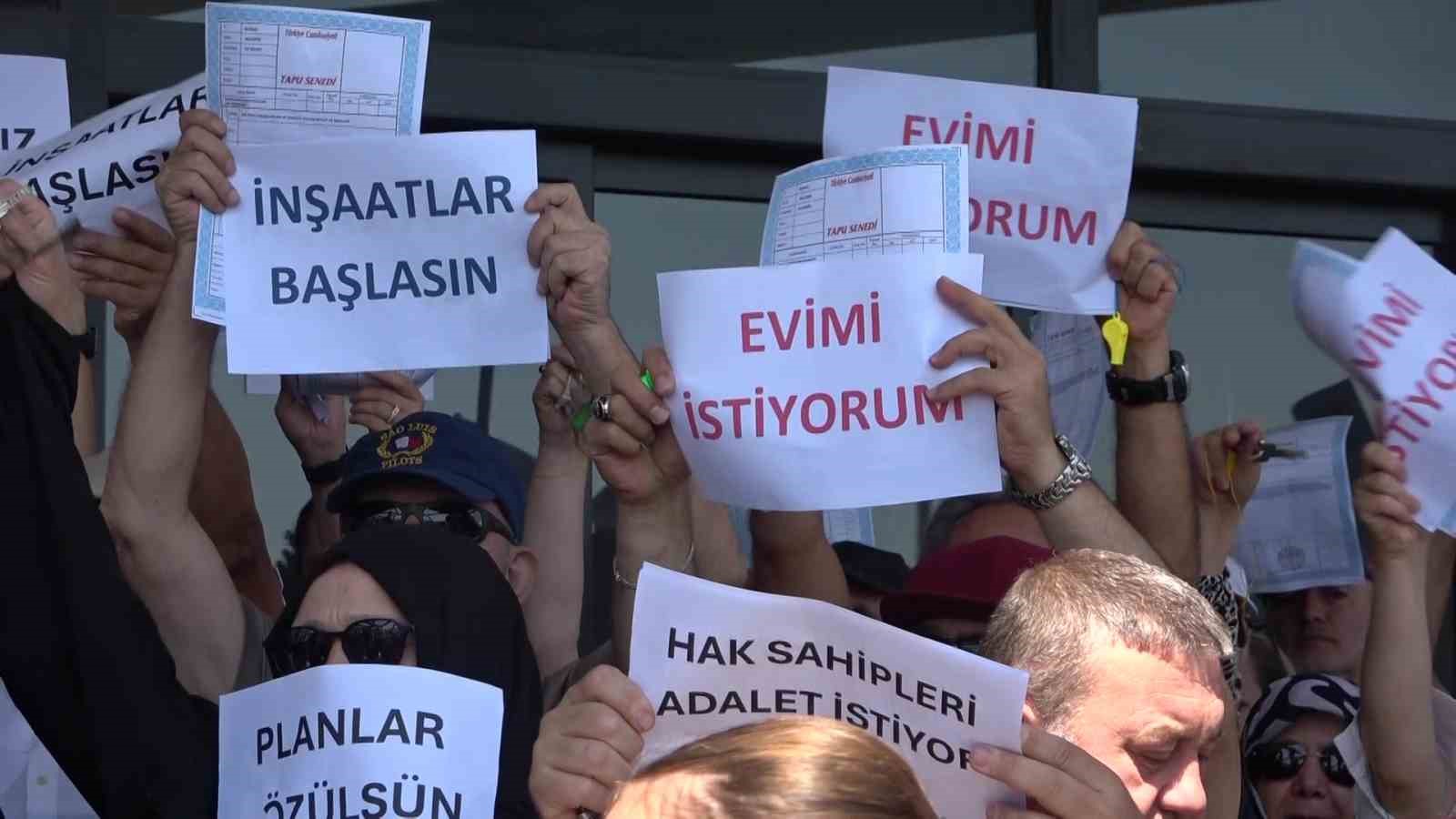 atis yapi magdurlari downtown onunde toplandi evimizi istiyoruz 0 4UdWHHQN