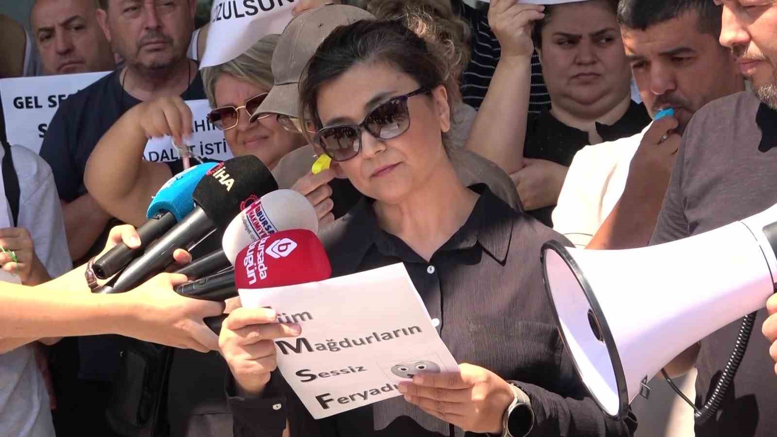 atis yapi magdurlari downtown onunde toplandi evimizi istiyoruz 2 M2qE158J