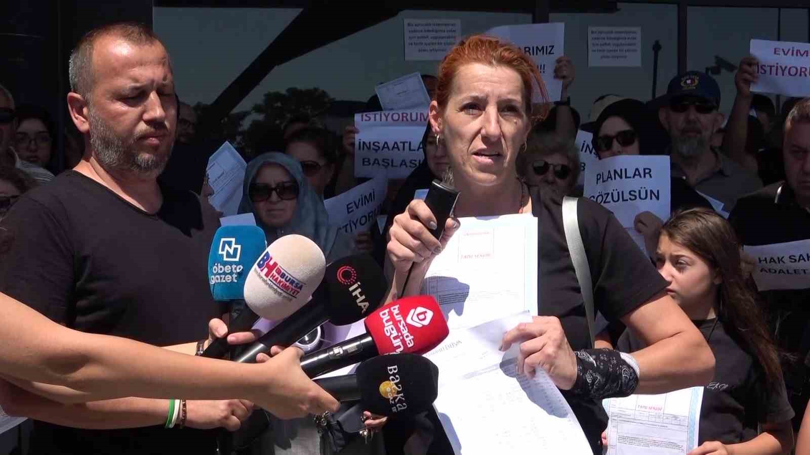 atis yapi magdurlari downtown onunde toplandi evimizi istiyoruz 3 4NYFtuHG