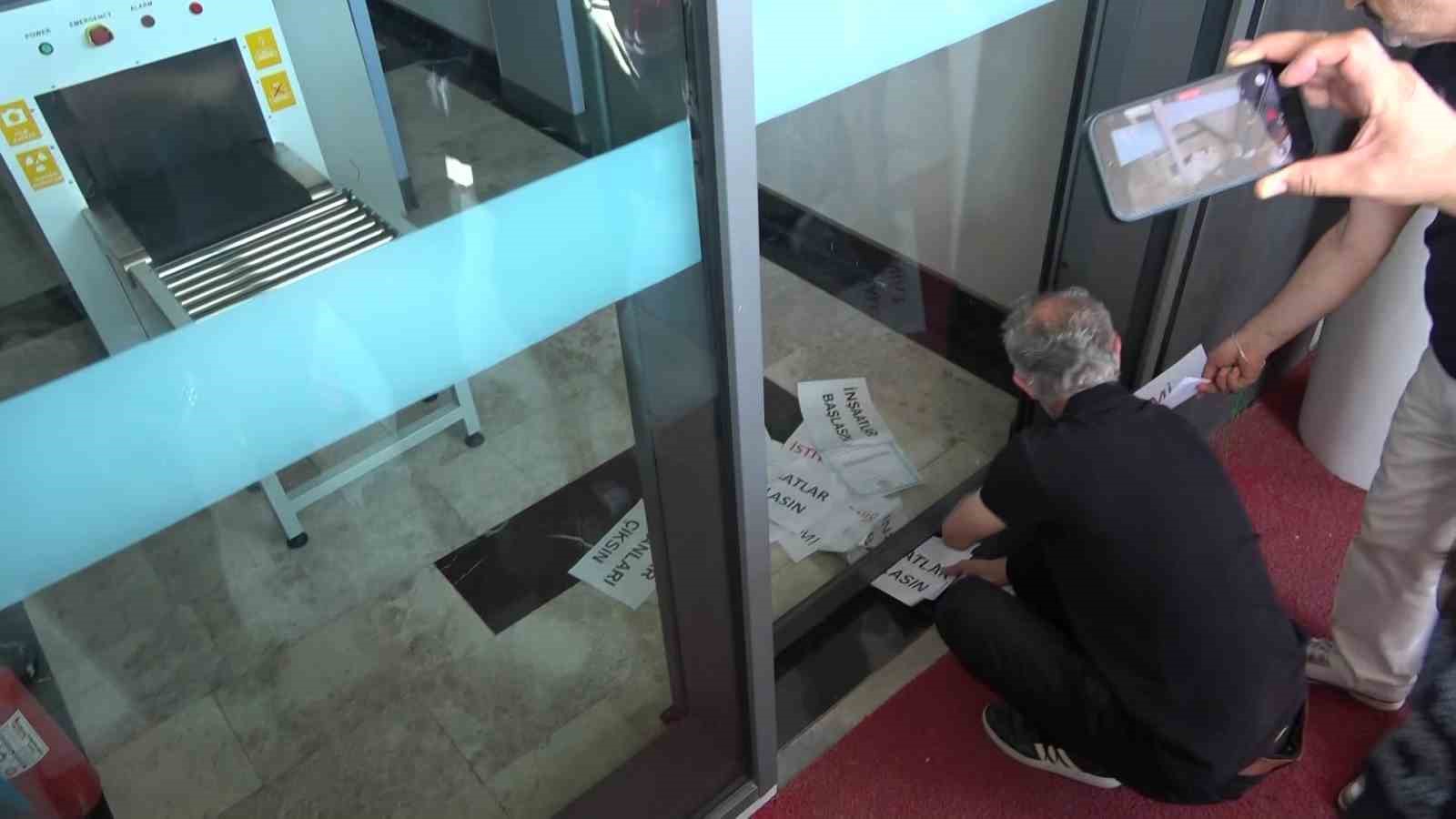 atis yapi magdurlari downtown onunde toplandi evimizi istiyoruz 5 AabL5zkU