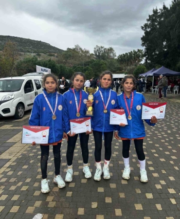 atletizmde-bir-ilk-4-kiz-kardes-kursuye-cikti-eeDV9O7v.jpg