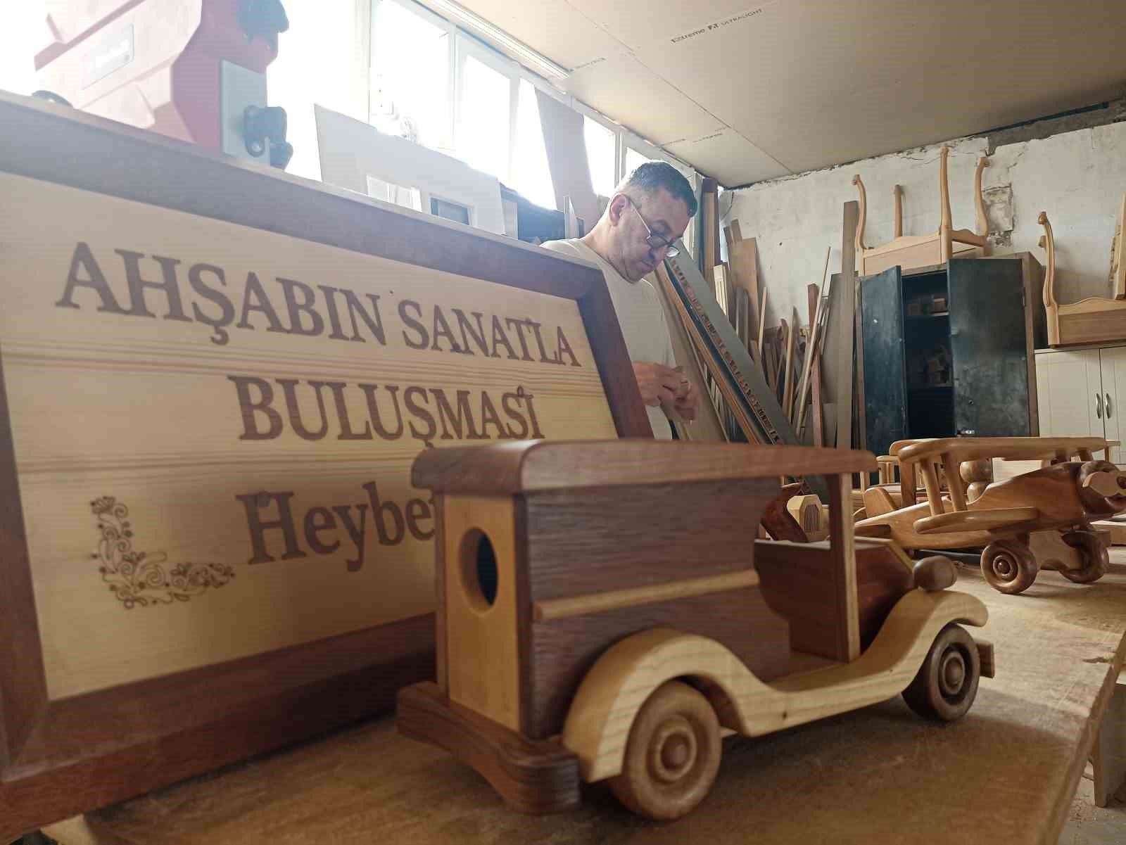 atmaya kiyamadigi ahsaplari sanat eserine ceviren 50 yillik ustanin oyuncak arabalari ilgi goruyor 5 SeK4UW4E