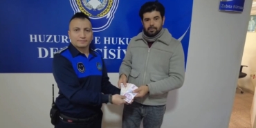 atmde-unutulan-5-bin-tl-sahibine-teslim-edildi-uqiTJrgQ.jpg