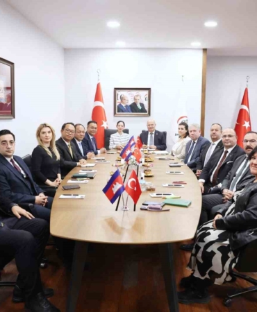 ato-baskani-baran-turkiye-dogudan-batiya-kuzeyden-guneye-butun-cografyalarda-dostluk-kopruleri-kurdu-aua7YVjA.jpg