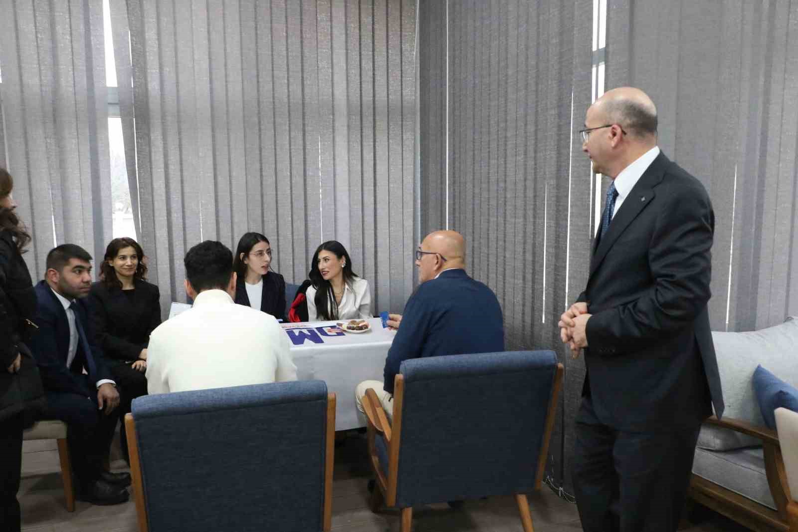 ATO Yönetim Kurulu Üyesi Güçlü: "Kamuda ihtiyaçların yerli üretimle karşılanması özel sektör ve tüm tedarik zinciri açısından hayati öneme sahip" 8 ato yonetim kurulu uyesi guclu kamuda ihtiyaclarin yerli uretimle karsilanmasi ozel sektor ve tum GyU3EOwe