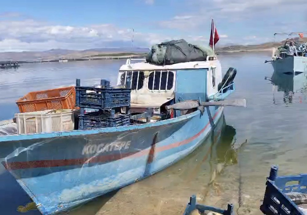 av yasagi basladi balikcilar teknelerini karaya cekti 0