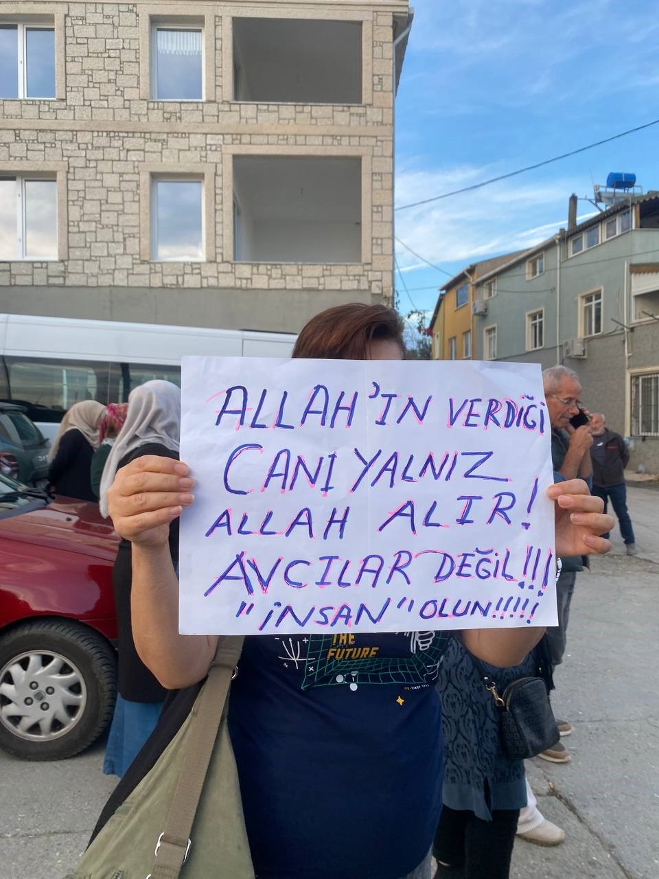 ava gelen avcilara protesto soku 1 7gekLMw8
