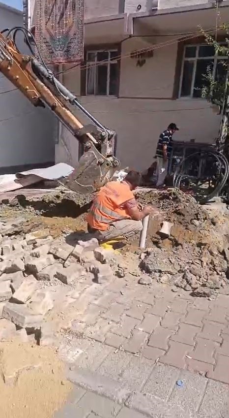 avcilarda iski borusu patladi evi su basti 0 TAKJw7QQ