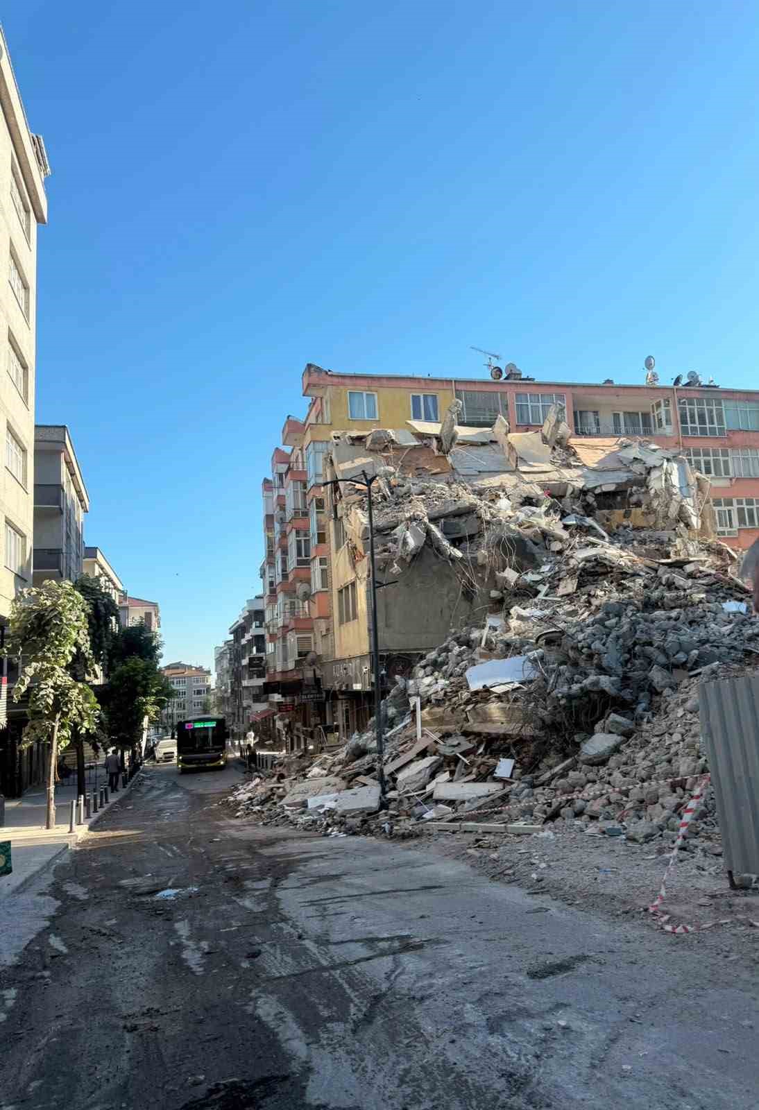 avcilarda izinsiz sokak kapatan insaat firmalarina ceza 1 G3erBJQL
