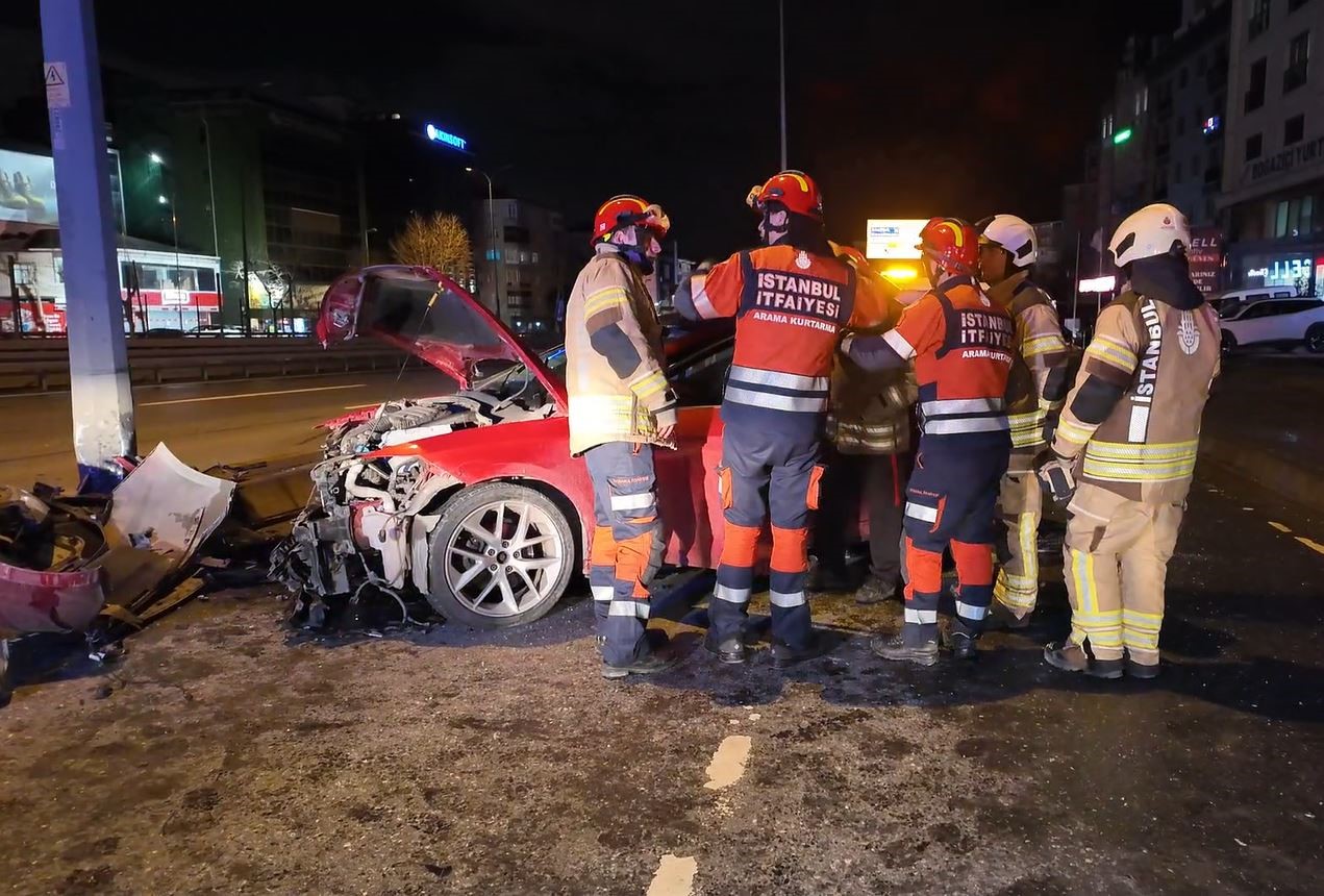 avcilarda kaza yerini karistiran kadinlar kamerada 2 MYDj7Lf5
