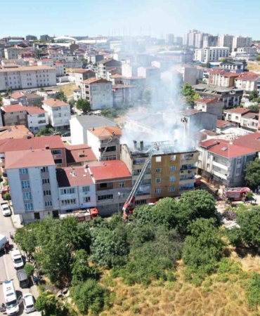 avcilarda-korkutan-cati-yangini-txFU2WMK.jpg
